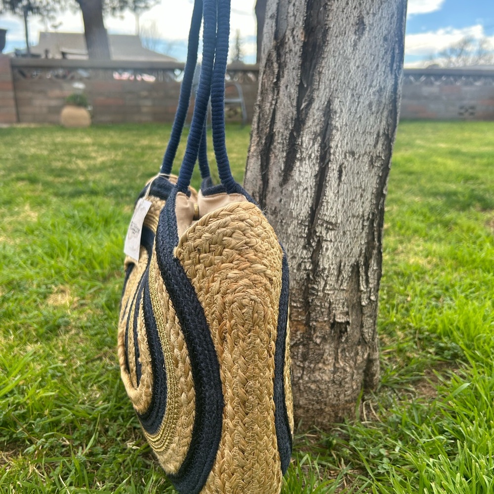 Tote Blue and Tan Spiral Pattern Tote Straw Bag NWT - Picture 7 of 14
